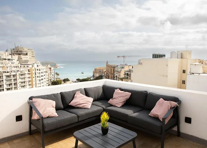 Entire Luxury Sliema Townhouse Steps From Beach
